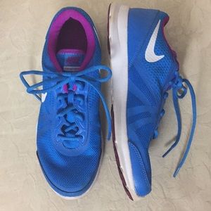 Nike Training Core Motion TR2 Lace Up Sneakers